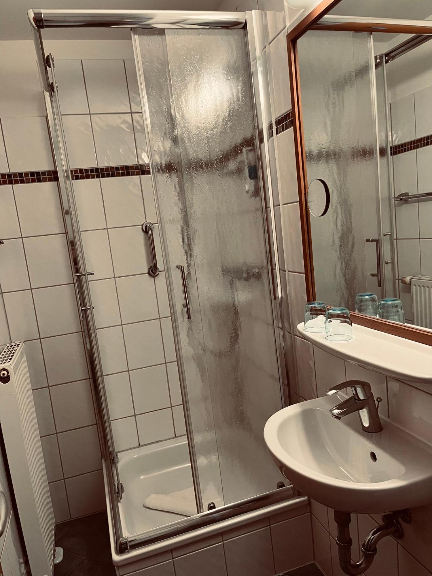 Hiddenseer Hotel Щралзунд Екстериор снимка