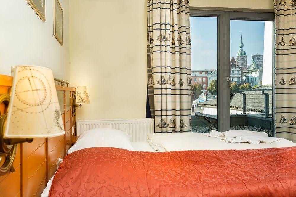 Hiddenseer Hotel Щралзунд Екстериор снимка